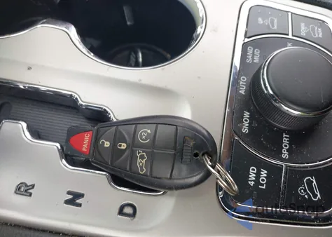 2011 Jeep Grand Cherokee Overland z USA, uszkodzony, nr VIN 1J4RR6GT5BC701807